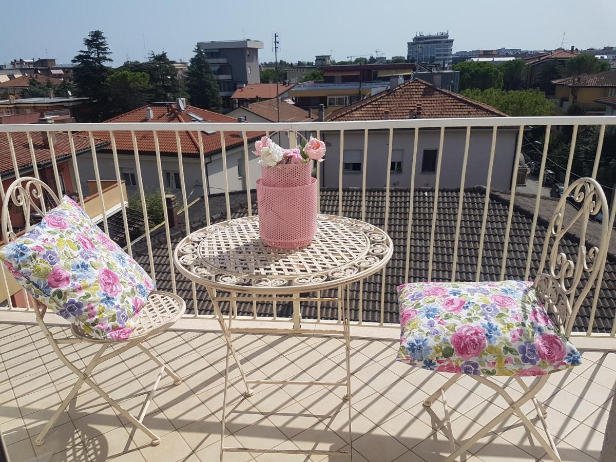 The Roses - Delizioso Attico Su 2 Livelli Zona Palacongressi Rimini Eksteriør billede